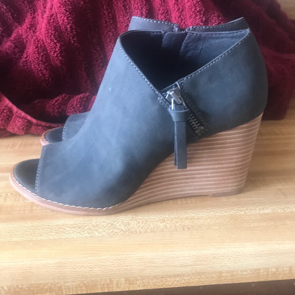 NEW Jessica Simpson wedges Sz 8 Black